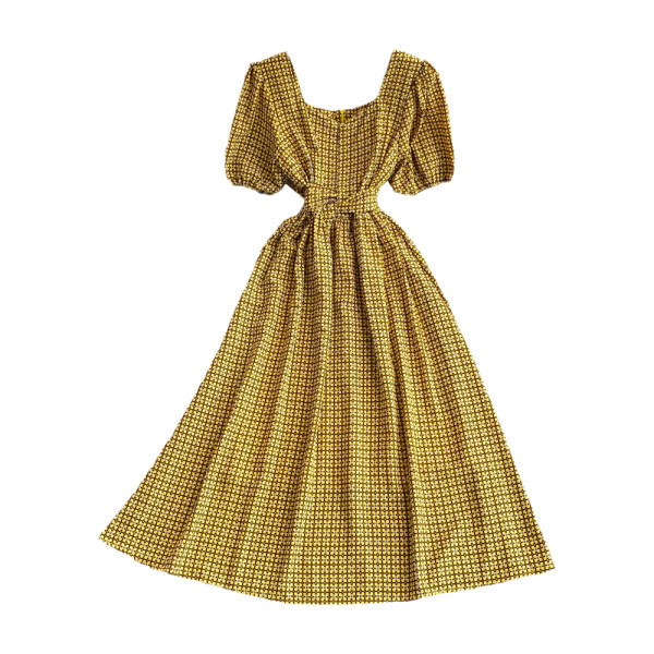 Rochie de damă în carouri cu decolteu pătrat și închidere cu fermoar