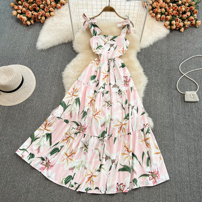 Lillemustri ja rihmadega naiste kleit