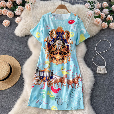 Uue mudeli naiste värviline lühikeste varrukatega kleit