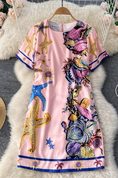 Uue mudeli naiste värviline lühikeste varrukatega kleit