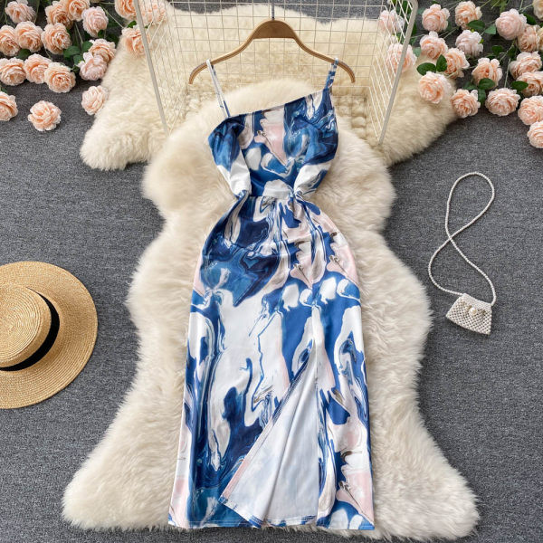 Õhukeste rihmade ja lõhikuga vabaaja kleit naistele