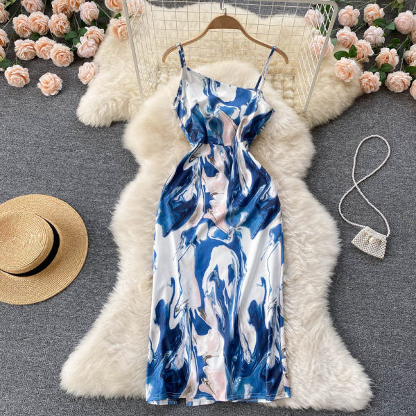 Õhukeste rihmade ja lõhikuga vabaaja kleit naistele