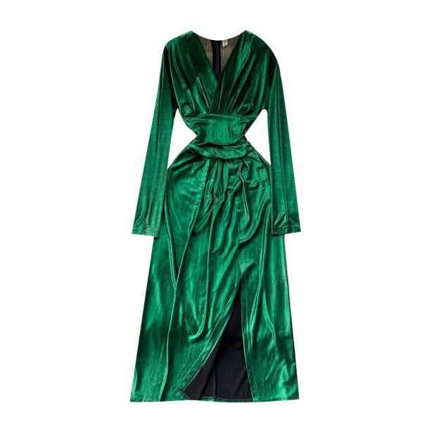 Spits dekoltee ja lõhikuga naiste kleit