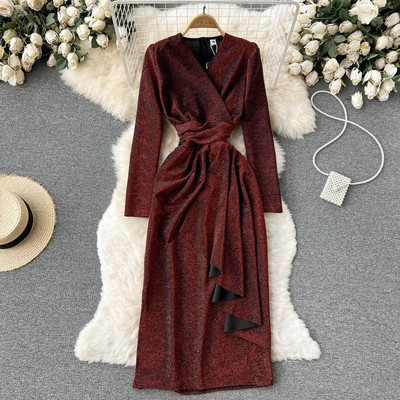 Γυναικείο φόρεμα με λαμπερό εφέ και λαιμόκοψη