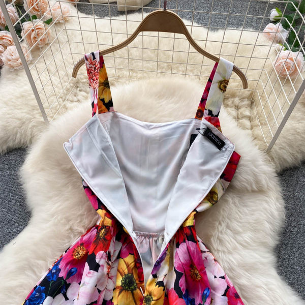 Rihmade ja lillemustriga vabaaja naiste kleit