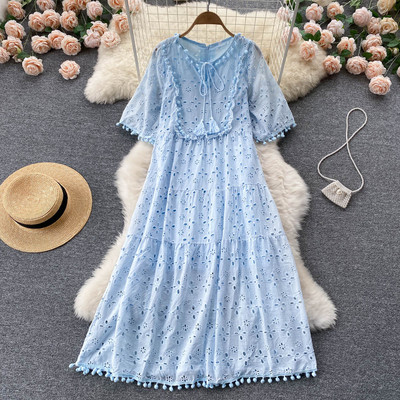 Naiste kleit lühikeste varrukate ja tikandiga uus mudel