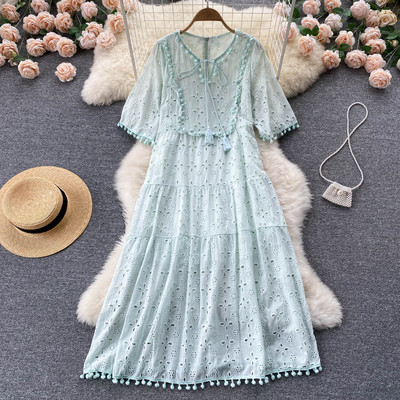 Naiste kleit lühikeste varrukate ja tikandiga uus mudel