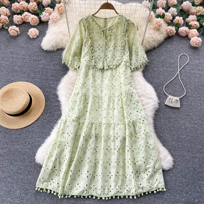 Naiste kleit lühikeste varrukate ja tikandiga uus mudel