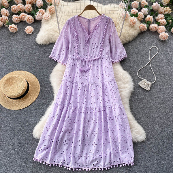 Naiste kleit lühikeste varrukate ja tikandiga uus mudel