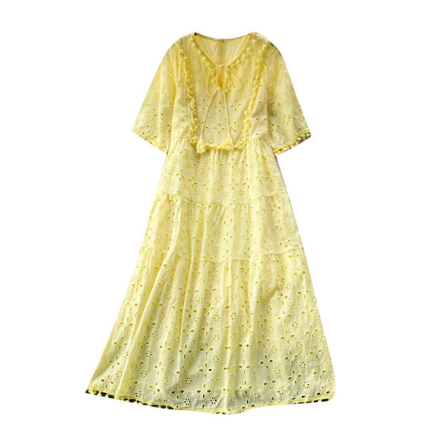 Naiste kleit lühikeste varrukate ja tikandiga uus mudel