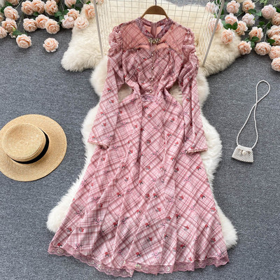 Pikk puhvis varrukatega kevadkleit