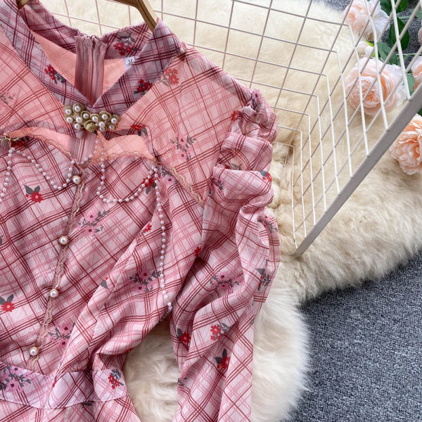 Pikk puhvis varrukatega kevadkleit