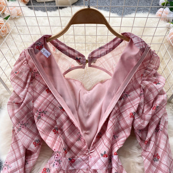 Pikk puhvis varrukatega kevadkleit