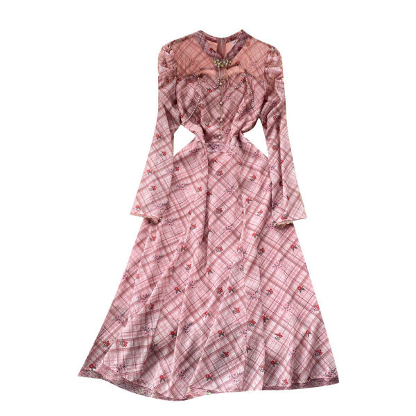 Pikk puhvis varrukatega kevadkleit