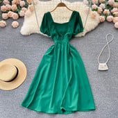 Ruudukaelusega vabaaja kleit