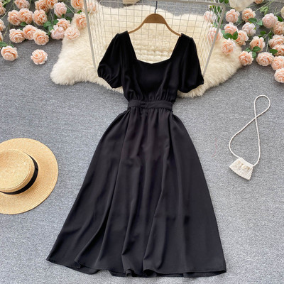 Ruudukaelusega vabaaja kleit