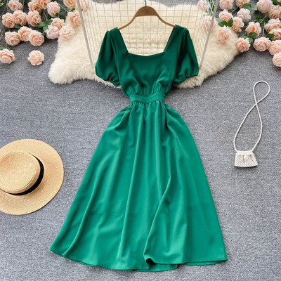 Ruudukaelusega vabaaja kleit