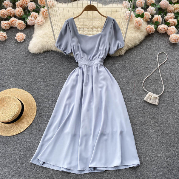 Ruudukaelusega vabaaja kleit