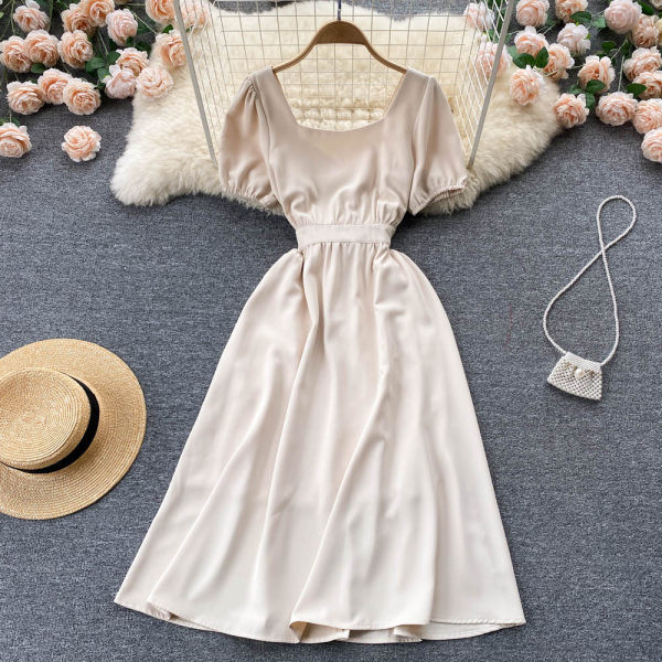 Ruudukaelusega vabaaja kleit