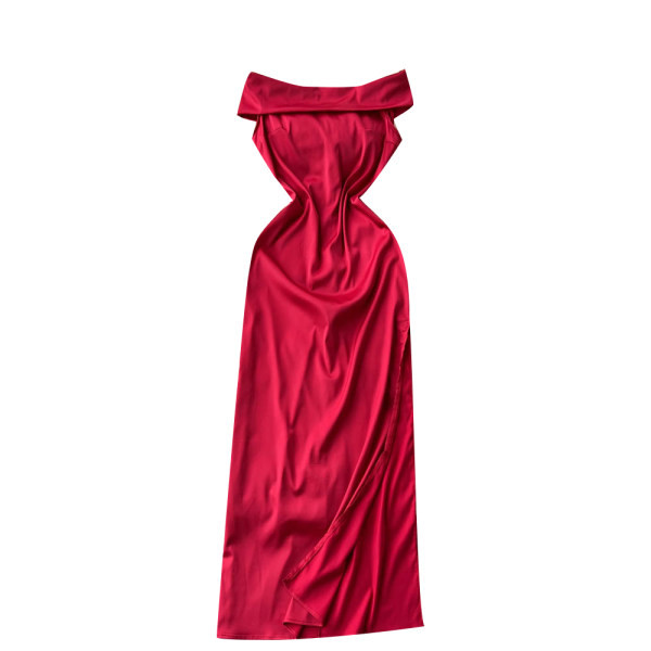 Paljaste õlgadega naiste kleit