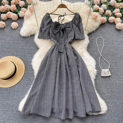 Naiste rätsepapaelaga kleit