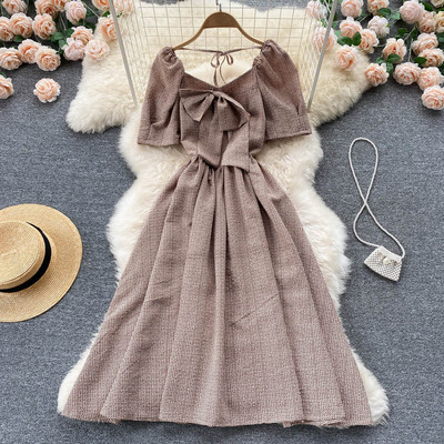 Naiste rätsepapaelaga kleit