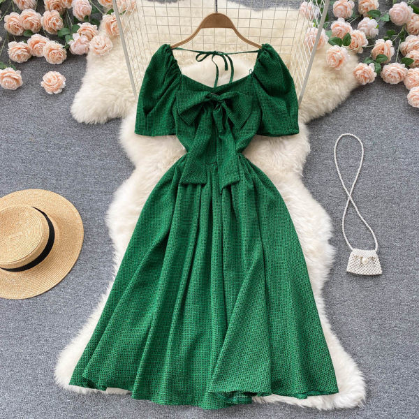 Naiste rätsepapaelaga kleit