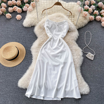 Γυναικείο μοντέρνο φόρεμα με μαργαριταρένιες τιράντες