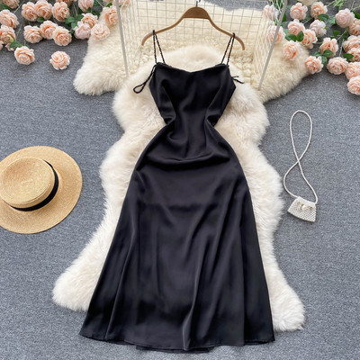 Γυναικείο μοντέρνο φόρεμα με μαργαριταρένιες τιράντες