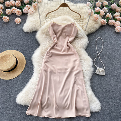 Γυναικείο μοντέρνο φόρεμα με μαργαριταρένιες τιράντες