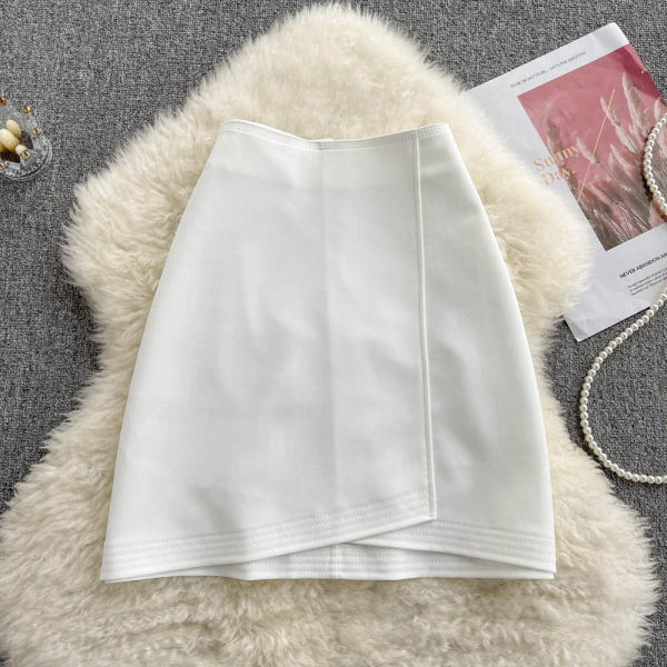 Asümmeetriline kõrge vöökohaga seelik