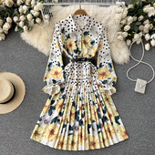 Uue mudeli kevadine lillemustriga naiste kleit