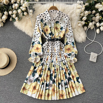 Uue mudeli kevadine lillemustriga naiste kleit