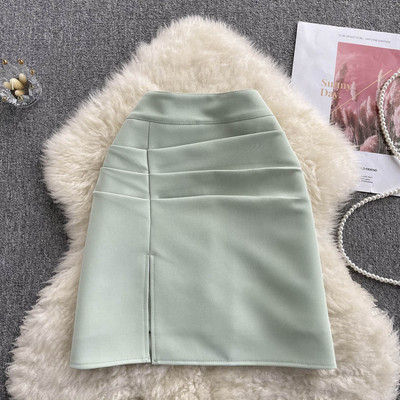 Naiste kõrge vöökoha ja lõhikuga seelik