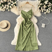 Elegantne õhukeste rihmadega satiinkleit