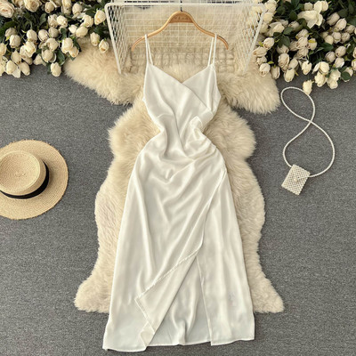 Elegantne õhukeste rihmadega satiinkleit