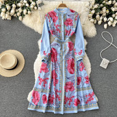 Naiste vabaaja kleit nööpide ja lillemustriga