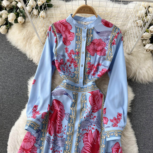 Naiste vabaaja kleit nööpide ja lillemustriga