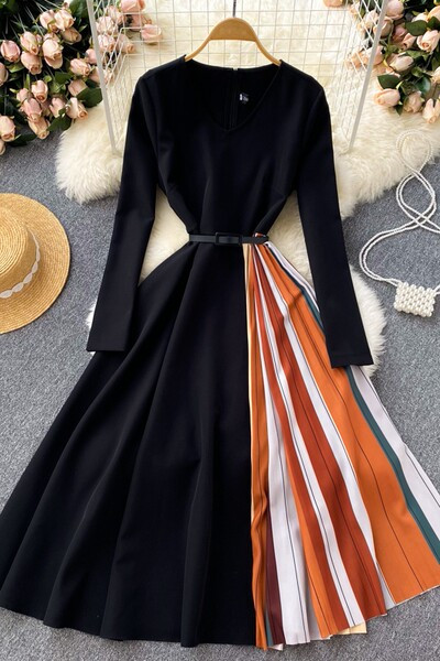 Naiste plisseeritud kleit vöö ja ovaalse kaelusega