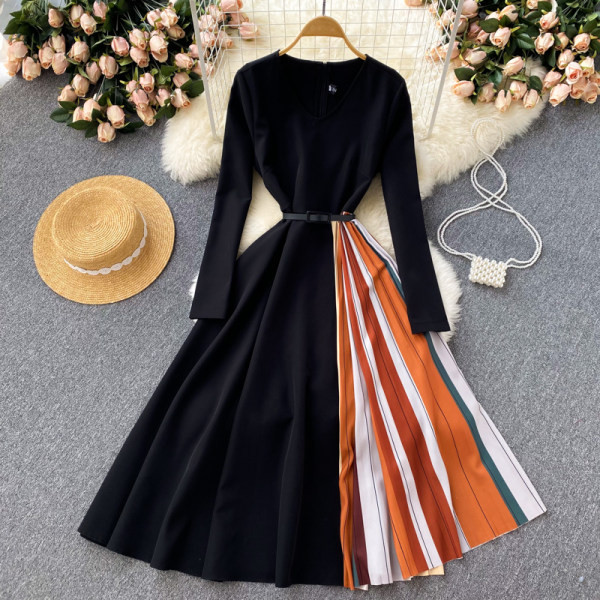 Naiste plisseeritud kleit vöö ja ovaalse kaelusega