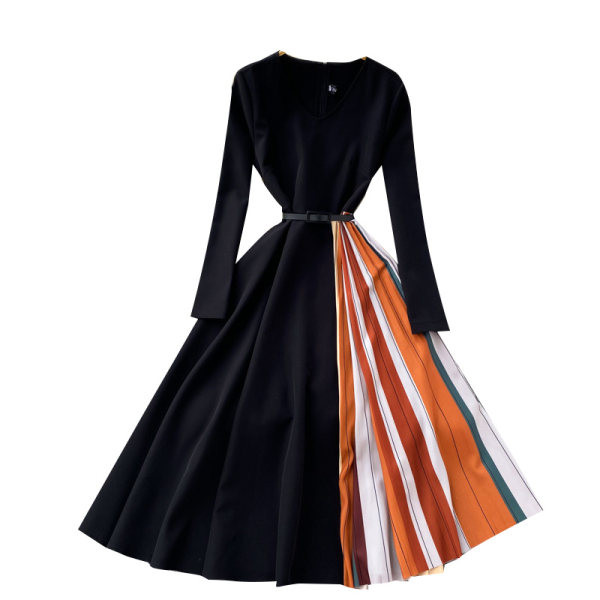 Naiste plisseeritud kleit vöö ja ovaalse kaelusega