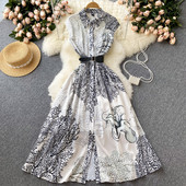 Pikk suvekleit väljalõigatud vööga