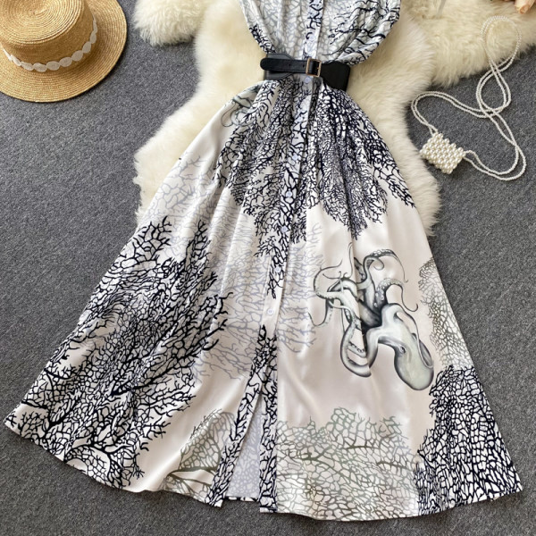 Pikk suvekleit väljalõigatud vööga