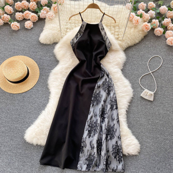 Peenikeste rihmadega satiinist naiste kleit