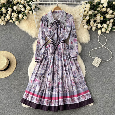 Pikk kleit nööpide ja kraega