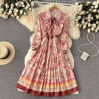 Pikk kleit nööpide ja kraega