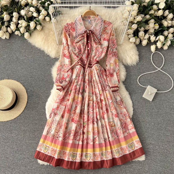 Pikk kleit nööpide ja kraega