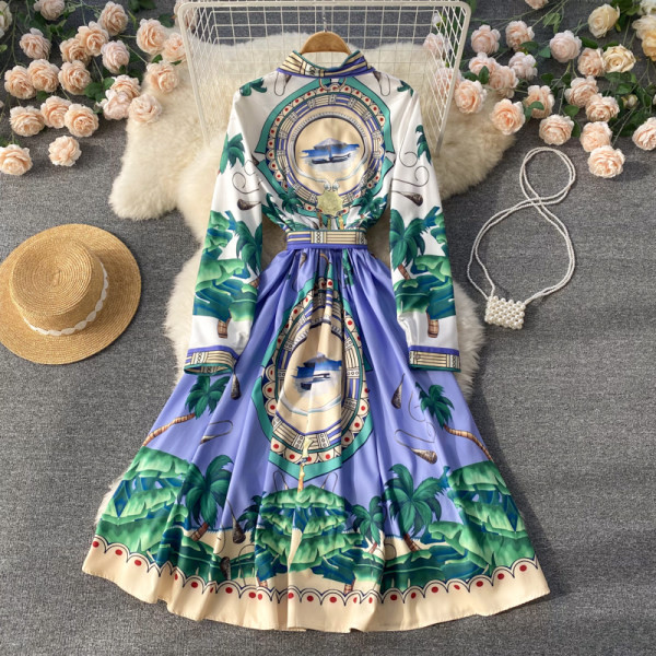 Värviline naiste vabaajakleit klassikalise kraega