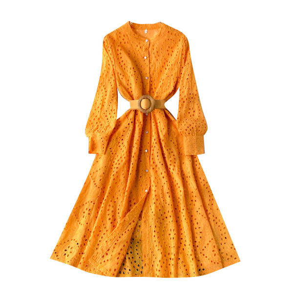 Pikk naiste kleit vöö ja ümara kaelusega