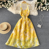 Lillemotiivide ja ümara kaelusega pikk kleit